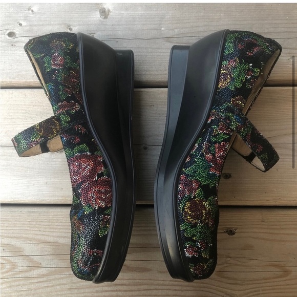 Women's 8 Alegria Flair Winter Garden Wedge Mary Jane Career Floral Pumps Shoes - Picture 4 of 12